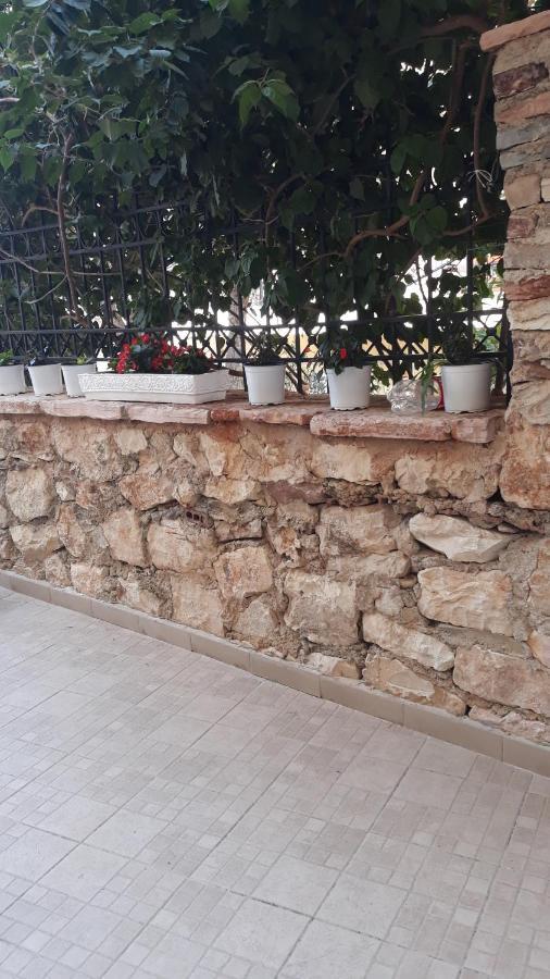 Apartamente Berti`s Garden Sarandë Exterior foto