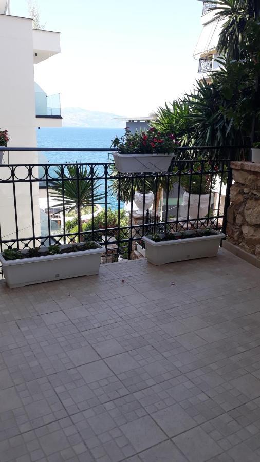 Apartamente Berti`s Garden Sarandë Exterior foto