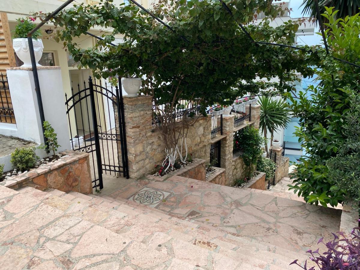 Apartamente Berti`s Garden Sarandë Exterior foto